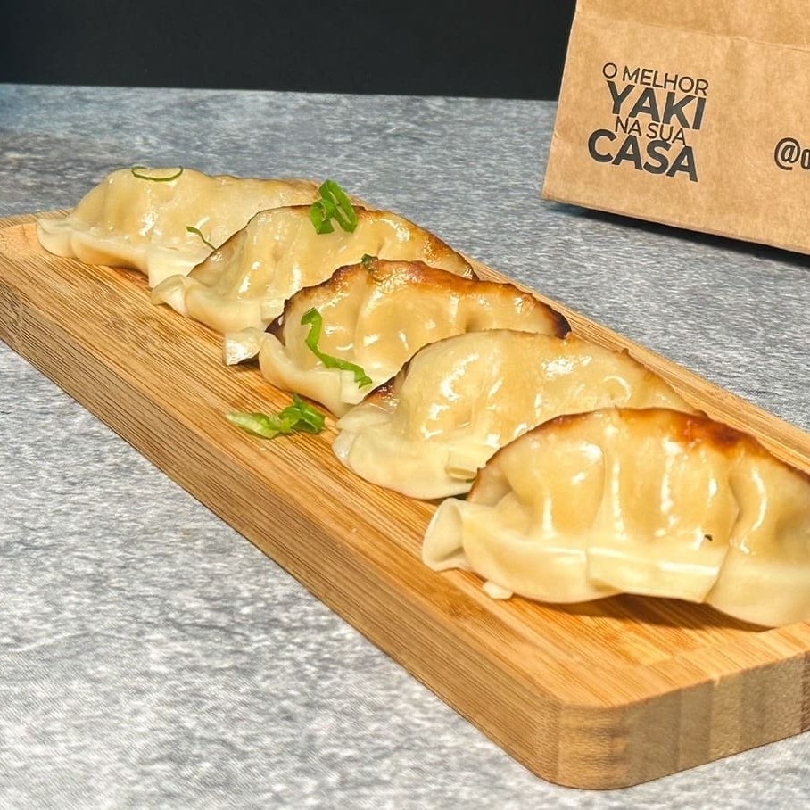 Delicioso pastelzinho chinês. Preparado com muito cuidado. Pode ser preparado frito ou no vapor.