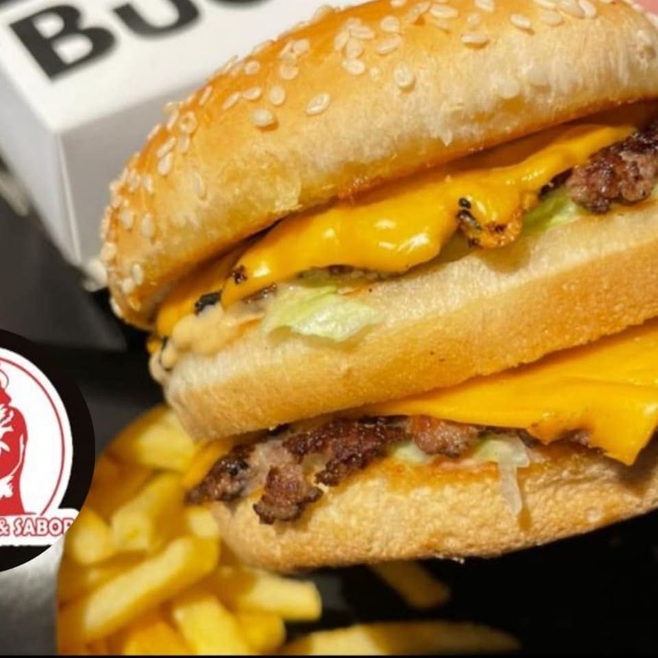 Pão, 2 carnes, queijo, bacon, salada e molho especial.