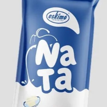 Descubra o prazer refrescante do nosso Picolé Cremoso de Nata. Perfeitamente equilibrado, este picolé oferece um sabor autêntico e inconfundível de nata, transmitindo a sensação de frescor e cremosidade em cada mordida. Impeccavelmente suave, é uma tentação impossível de resistir. Ideal para desfrutar em um Dia quente de verão, este picolé é uma celebração divina da simplicidade e do sabor. Não contém sabores artificiais.