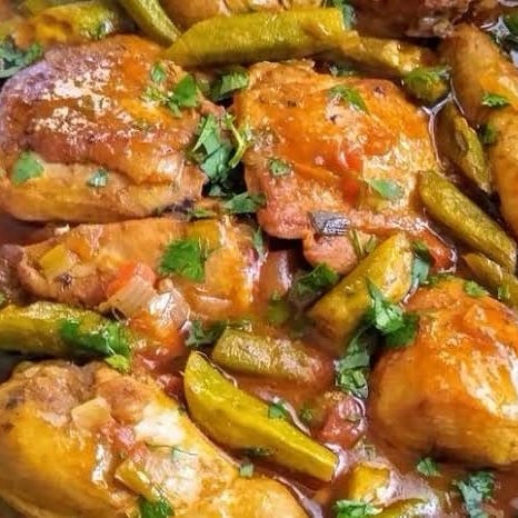 Arroz-feijão-macarrão-sobrecoxa -quiabo -farofa embalagem de 500ml 2 embalagens de 500ml