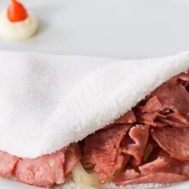 Calabresa suculenta com Catupiry cremoso, proporcionando uma experiência de sabor rica e indulgente.