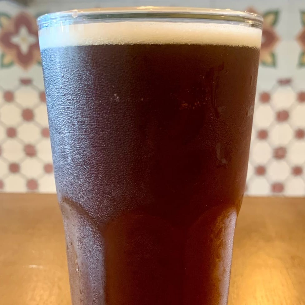 Chá Mate natural. O Mate vai sem açucar, se quiser com açucar, basta colocar como observação.