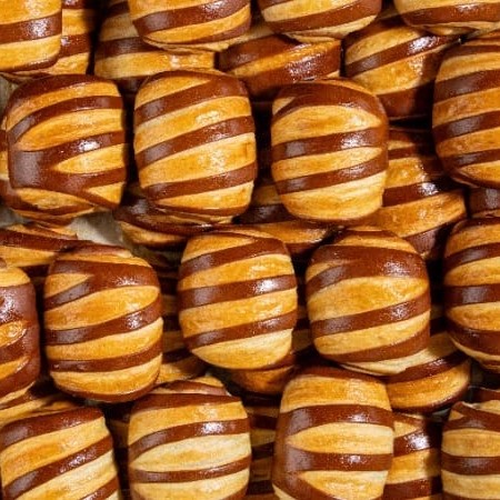 Pacote com 6 unidades de um dos favoritos da casa: massa folhada recheada com chocolate belga!