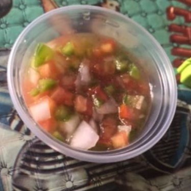 Pote de molho cheio.