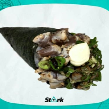 Alga, arroz, atum toast, cream cheese, cebolinha, gergelim e teriaky.