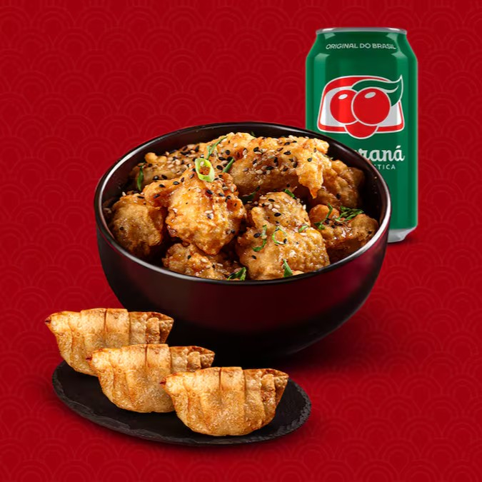 3 Gyoza de Carne + Frango com Molho de Laranja e Pimenta 350g + Refrigerante Lata