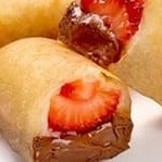 Massa de rolinho primavera com Nutella e morango