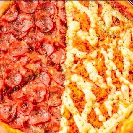 Desfrute da autêntica experiência da pizza clássica! Nossa Pizza Média (30cm) é cuidadosamente preparada com massa de longa fermentação, aberta à mão e finalizada com os mais frescos ingredientes premium de sua escolha. Uma explosão de sabor em cada fatia, perfeita para compartilhar!