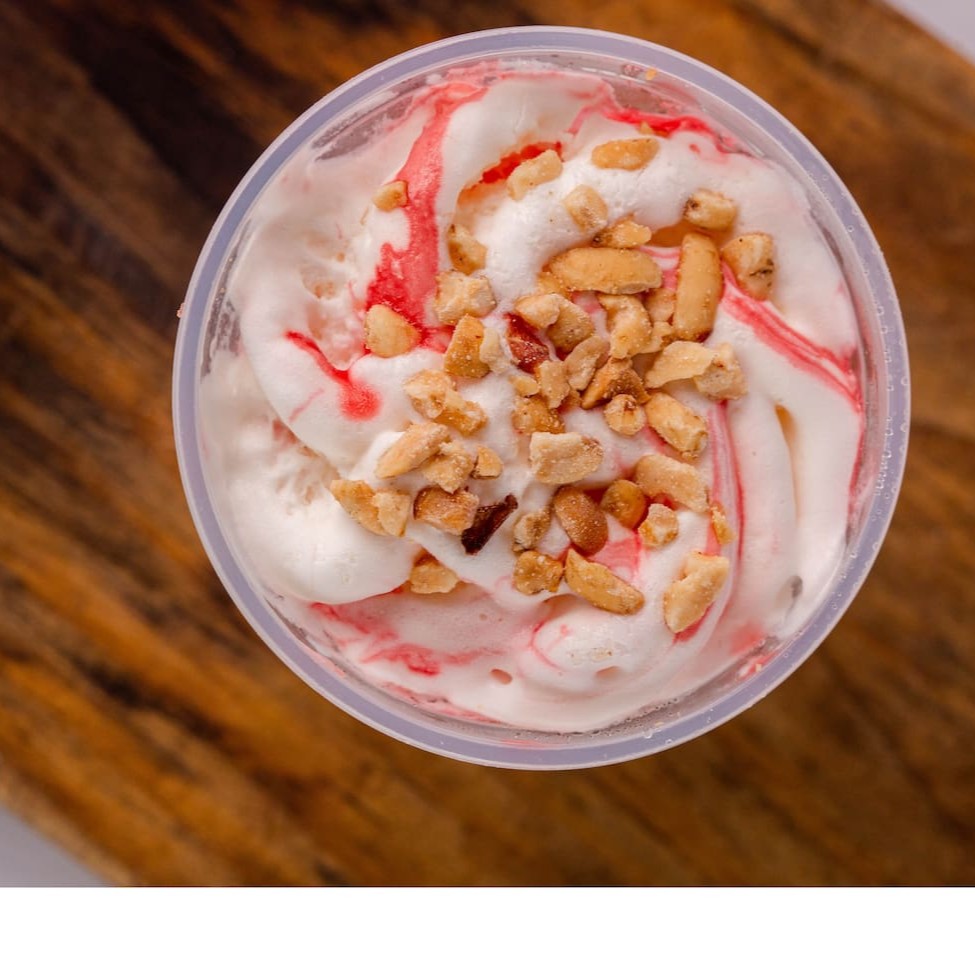 Combine diferentes sabores de sorvete com complementos e coberturas do seu jeito. Açaí do Popeye.