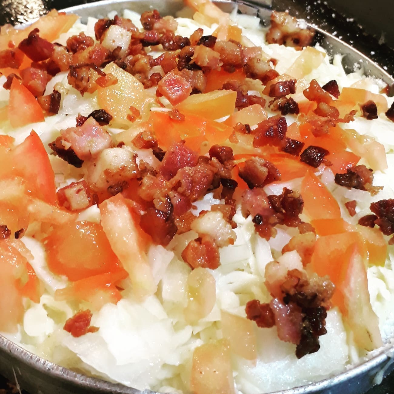 Muçarela, Catupiry, bacon, ovo, tomate cebola