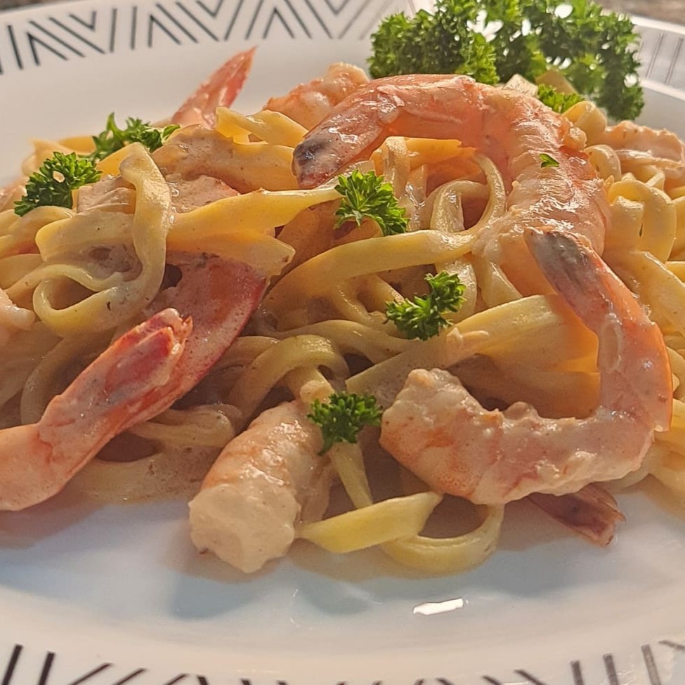 Espaguete artesanal com camarão ao molho cremoso aromatizado com prosecco + Coca-Cola lata 350ml