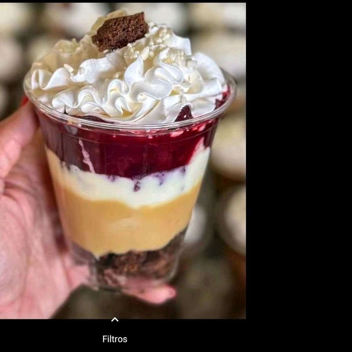 Brawnei, creme de doce de leite , creme de Ninho , geleia de morango e chantyninho