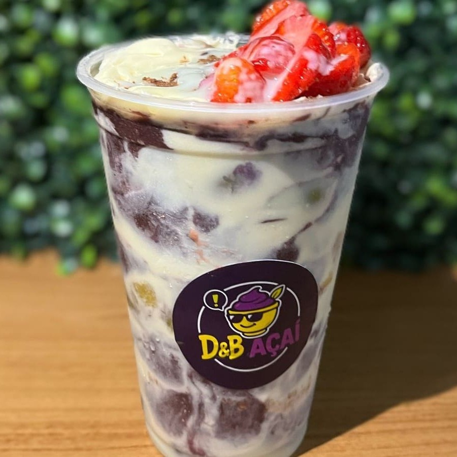 Copo trufado com creme de Ninho, escolha até 5 acompanhamento gratís e aproveite o melhor açaí da região.