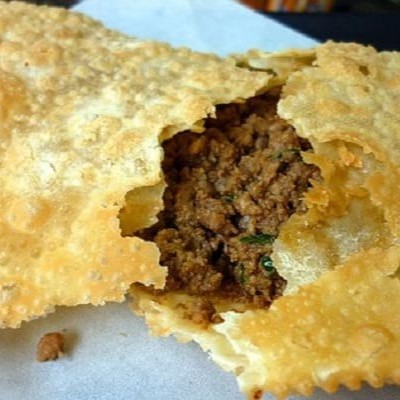 Pastel de carne moída tradicional, tempero maravilhoso.