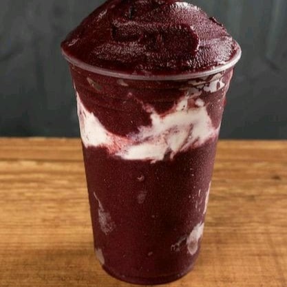 Neste valor está incluído: 2 caldas, 4 acompanhamentos. Os acompanhamentos e caldas são enviados no mesmo copo de açaí. Temos opções de ingredientes extra que vão separados. Enviamos no copo Pp (não é copo térmico).