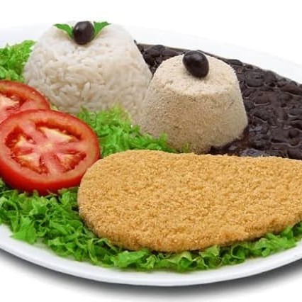 Delicie-se com o nosso steak empanado e clocante, acompanhado por um delicioso arroz, feijão cremoso e macarrão al dente. Para dar aquele toque especial, acrescentamos uma crocante farofa e um toque de frescor com alface e tomate. Nossa combinação única de sabores e texturas é garantia de uma refeição completa e saborosa que vai conquistar o seu paladar. Experimente agora