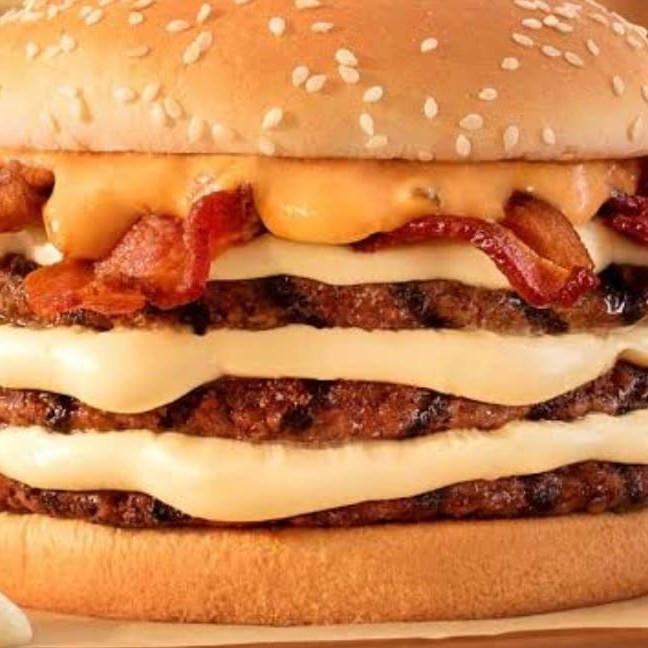 2 hamburguês, 2 queijos, calabresa, salada e molhos