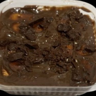 Um delicioso e tradicional pavê de chocolate.