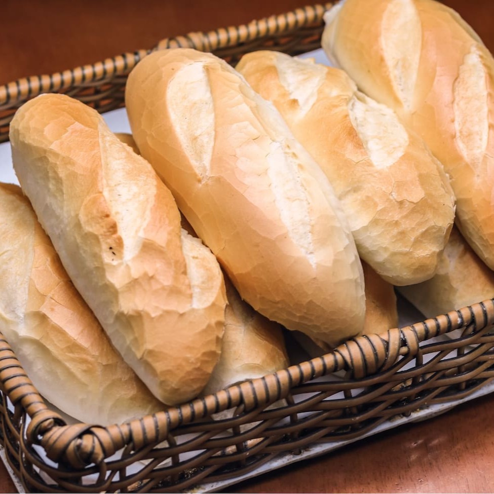 Aboreie a combinação perfeita entre crocância e maciez, com um sabor único que vai te conquistar a cada mordida. Ideal para acompanhar seus pratos salgados e doces favoritos, o pão Brigitte é a escolha perfeita para quem busca um pão de alta qualidade e sabor inigualável.