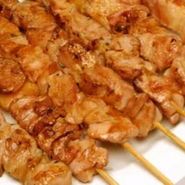 O Espeto de Frango é uma delícia! Marinada na medida certa, grelhado até ficar suculento e com aquele toque defumado irresistível.