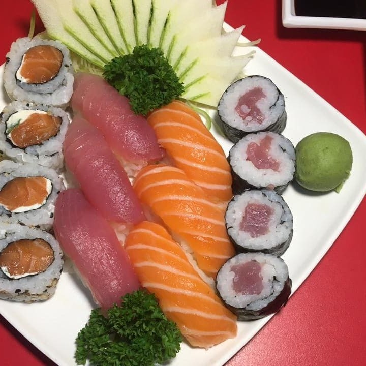 3 Sushi De Atum + 3 Sushi De Salmão + 4 Tekkamaki + 4 Uramaki De Salmão