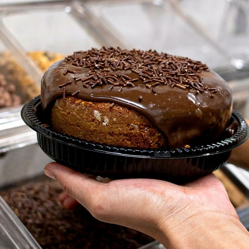 Explosão de chocolate ativada: massa fofinha e vulcão de brigadeiro derretendo de prazer!