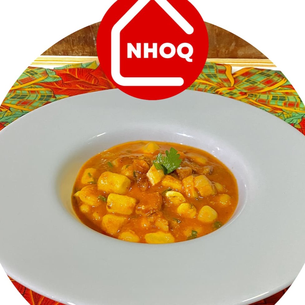 Para quem ama o toque picante e saboroso da calabresa! Um prato cheio de personalidade.  Nhoque artesanal de batata, acompanhado por um molho encorpado de calabresa picante, cebola e um toque de tomate fresco. A calabresa traz uma intensidade e um toque apimentado que, combinados com o nhoque macio, resultam em uma refeição inesquecível. Embalagem especial e bem lacrada. Serve até 1 pessoa