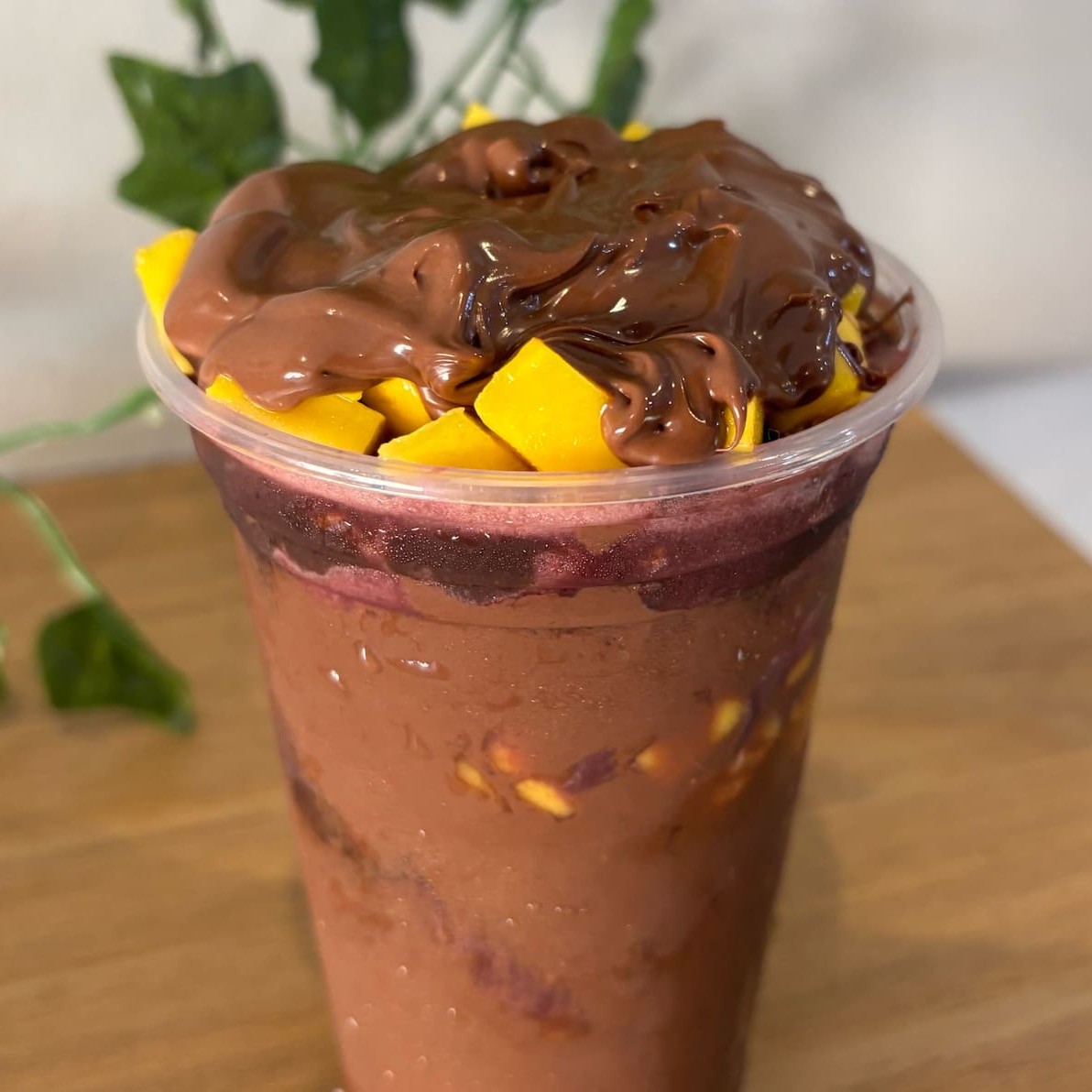 Açaí cremoso e delicioso! Obs: ao optar por complementos separados, fique atento: mesmo que selecione o mesmo complemento mais de uma vez, a quantidade enviada será a mesma da porção padrão que oferecemos no copo, ou seja, um saquinho por complemento. Caso deseje mais quantidade, é possível adicionar por um valor extra.