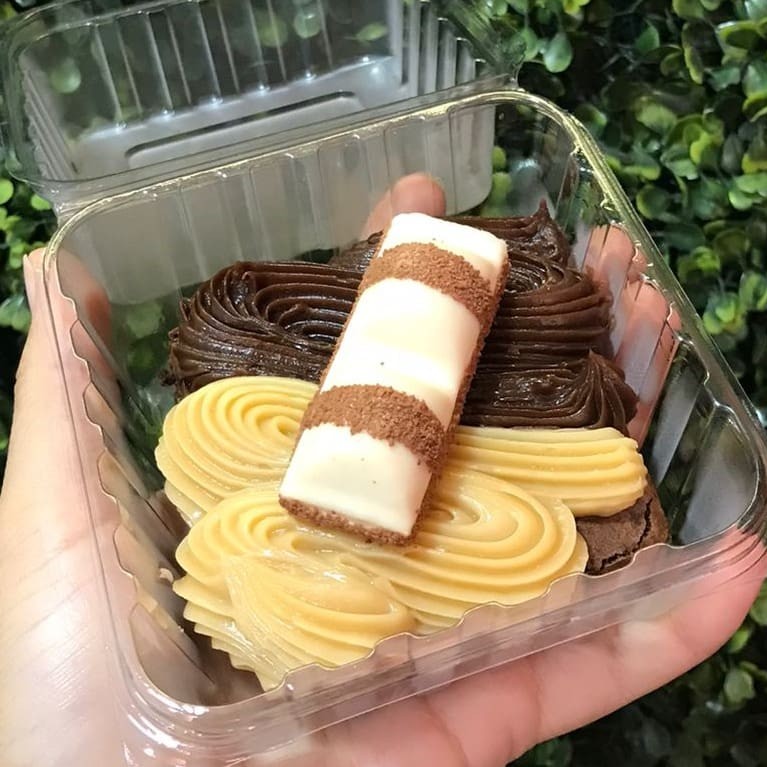 Brownie Coberto com brigadeiro Branco e brigadeiro preto