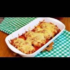 Leva arroz, feijão, farofa, batata frita