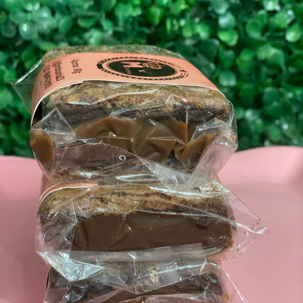 Brownie cremoso por dentro, casquinha por fora e recheado de brigadeiro.