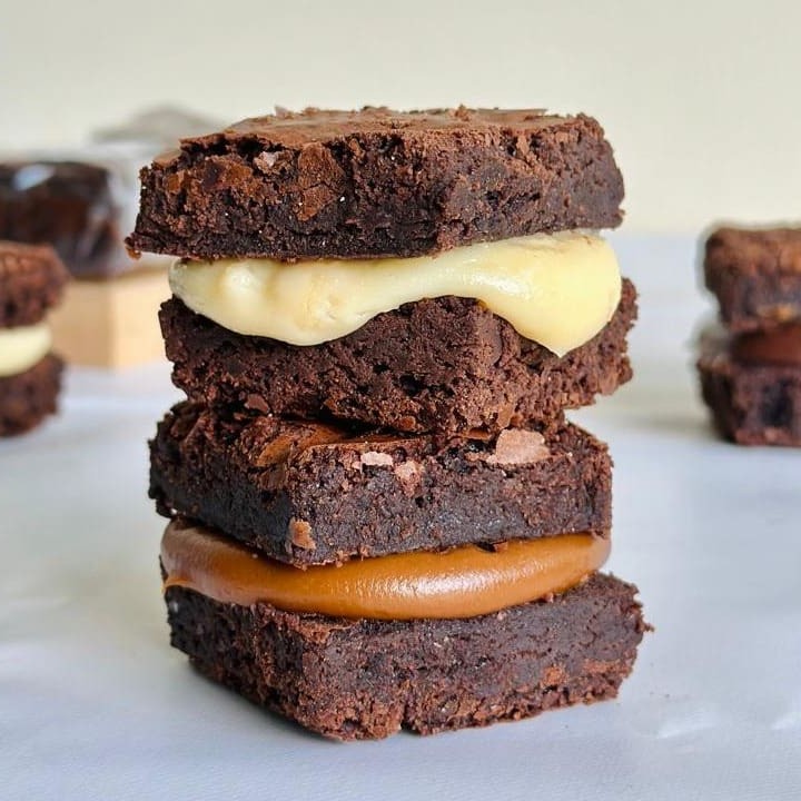 Escolha 3 sabores e monte seu combo perfeito! Intensos, macios e viciantes.  Você merece esse momento doce!