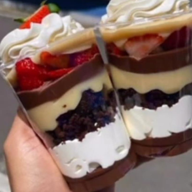 Brigadeiro cremoso , chantily,brawnei,Brigadeiro branco cremoso, morango