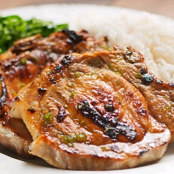 Acompanha; Arroz, Feijão e farofa