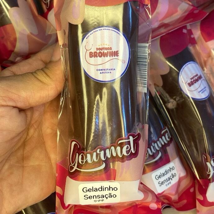 Geladinho de morango trufado com chocolate