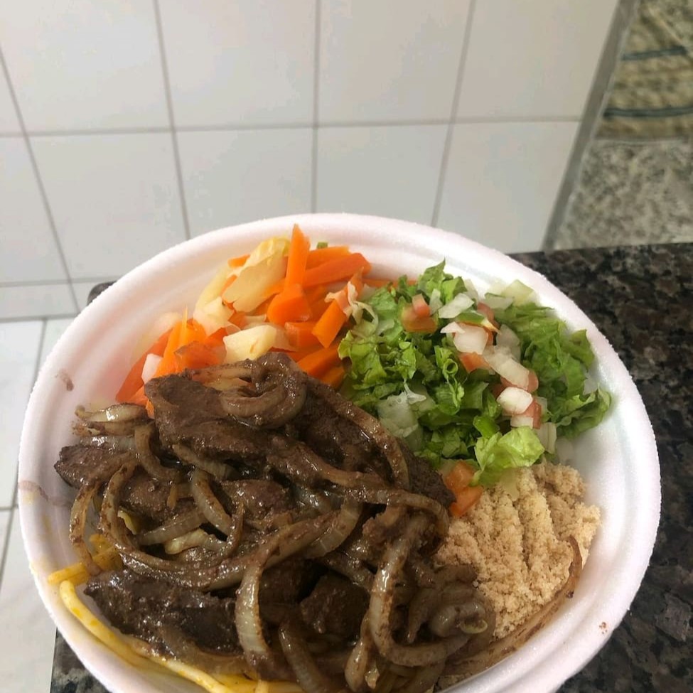 Arroz, Feijão, Macarrão, Farofa e Salada verde    Não é possível alterar os itens! Não eé