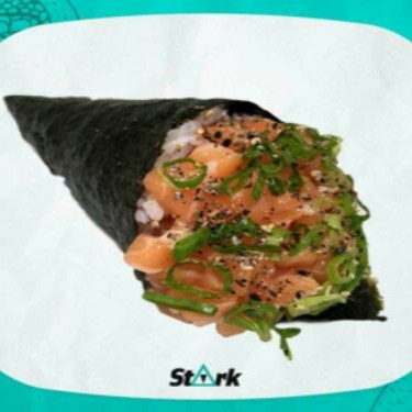 Alga, arroz, salmão, cebolinha e gergelim.