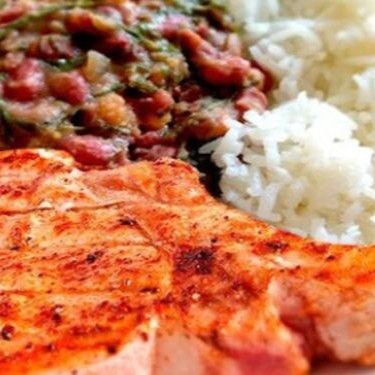 Arroz, feijão, macarrão, farofa e 1 acompanhamento