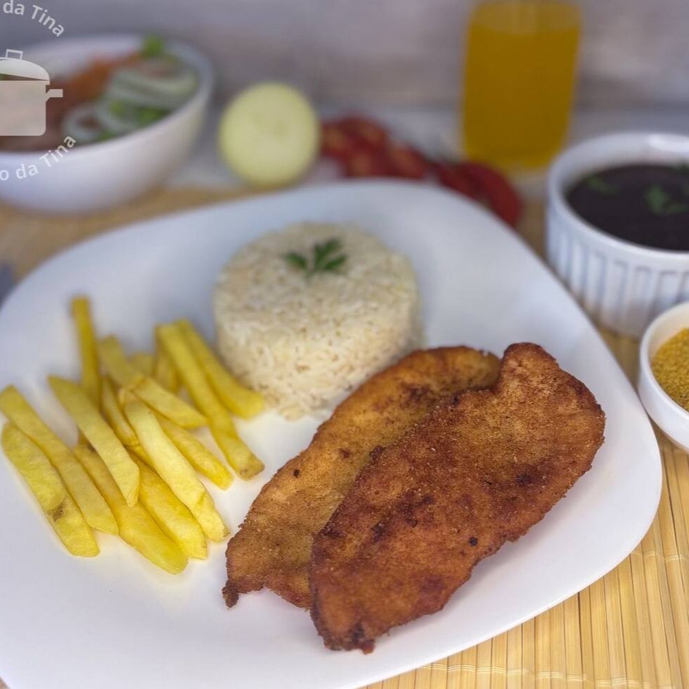 Acompanha Arroz, feijão e fritas! Escolha até 3 opções de adicionais sem custo!