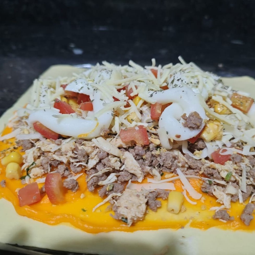 Pastel sabor carne e até 18 complementos. obs: Acompanha maionese temperada.