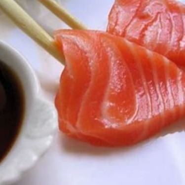 4 sushi salmão 4 sashimi salmão