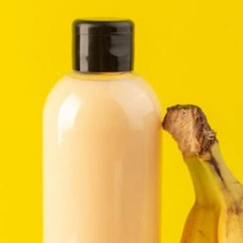 Leite , leite em pó, banana e açúcar