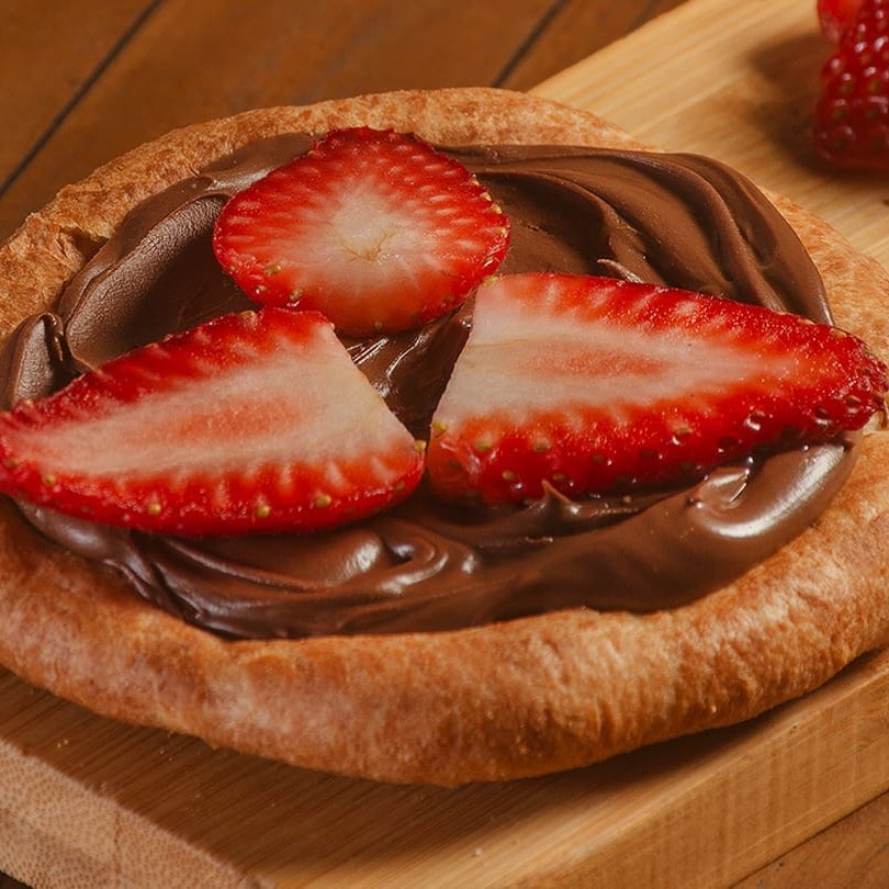 Chocolate ao leite com fatias de morango