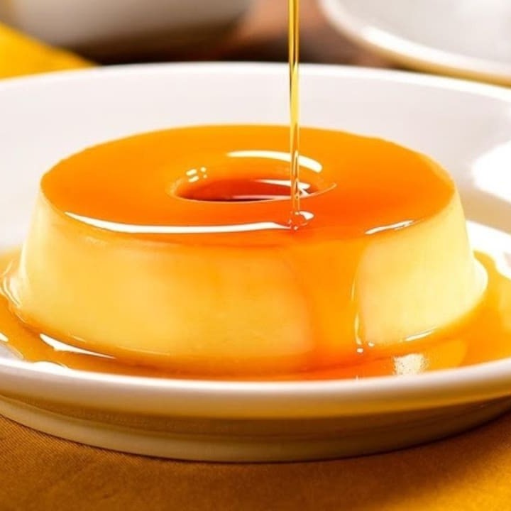 Um clássico brasileiro em tamanho mini! Nosso mini pudim é uma delicia cremosa e suave, feito com leite condensado. Uma sobremesa perfeita para satisfazer sua vontade de doce sem exagerar. Cada mordida é um prazer!!