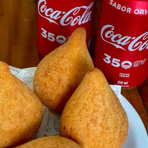 Deliciosa coxinha de Frango + coca de 350ml geladinha