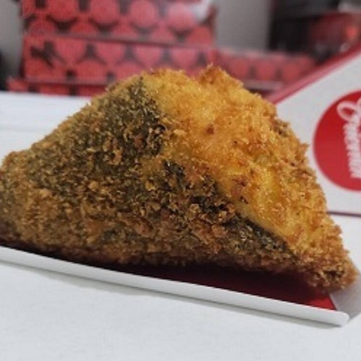 Salmão,  cream cheese e cebolinha empanado e frito