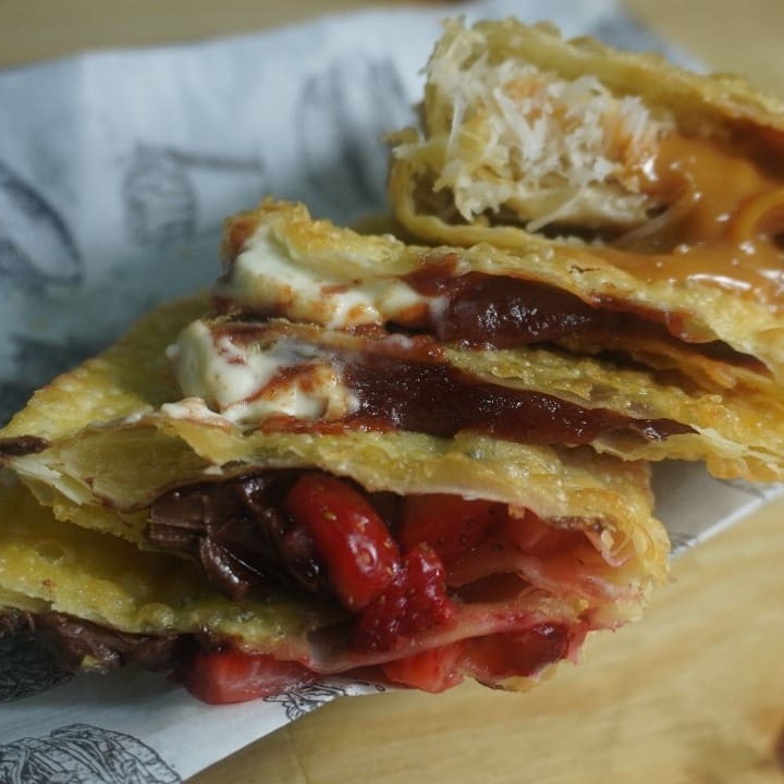 """Pastéis sequinhos, crocantes e irresistíveis! Nossos recheios são sempre frescos e preparados com um sabor único que vai te surpreender!"""