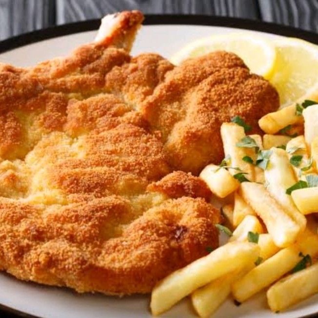 Acompanha; Arroz, Feijão e Farofa