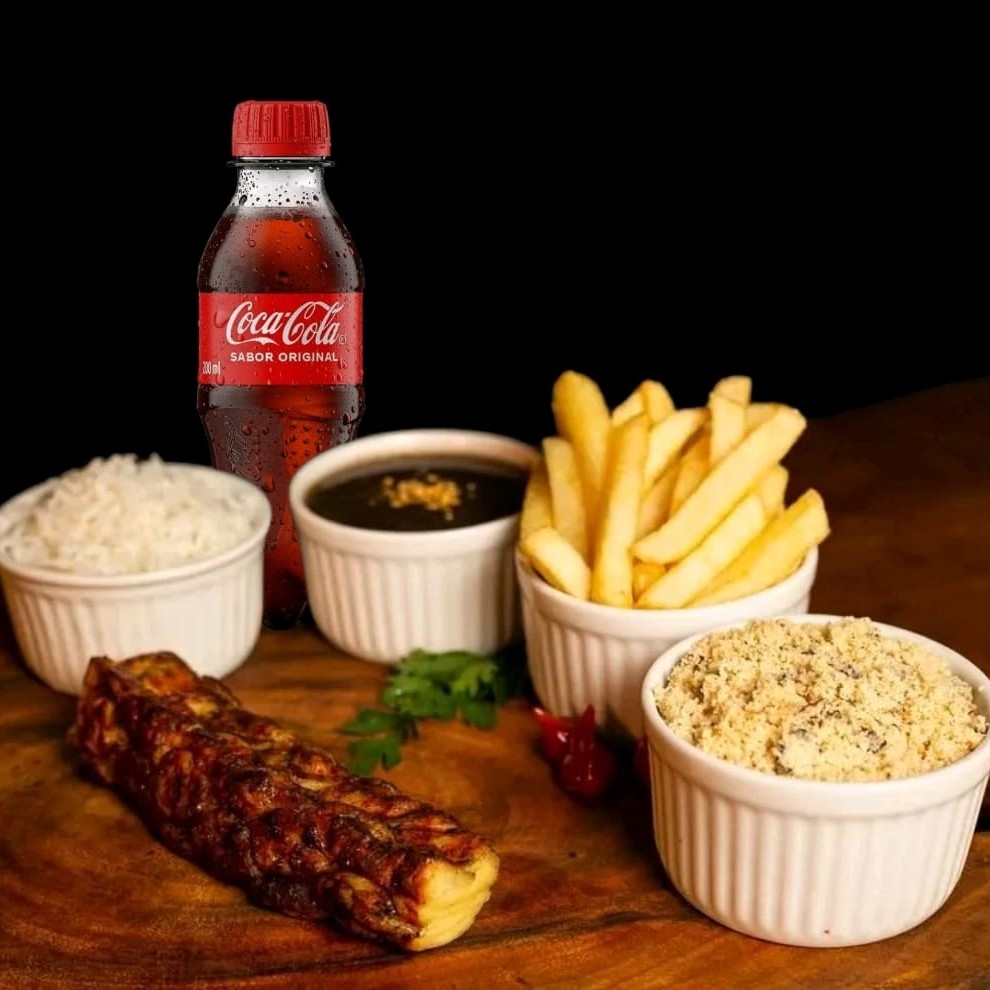 Nosso prato executivo serve 1 pessoa. Acompanha arroz branco, delicioso feijão, farofa de alho e cebola, nossa crocante batata frita palito e 1 espeto. enviamos cada item em  embalagens separada.
