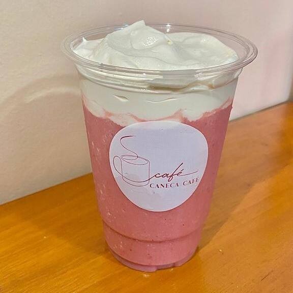 Smoothie de morango com creme de limão. (380ml) - Morango, leite de aveia e creme de limão. *Contém açúcar.